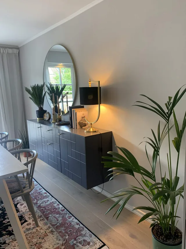 Dining area in the home on Lidingö where Renaly cleans every Friday
