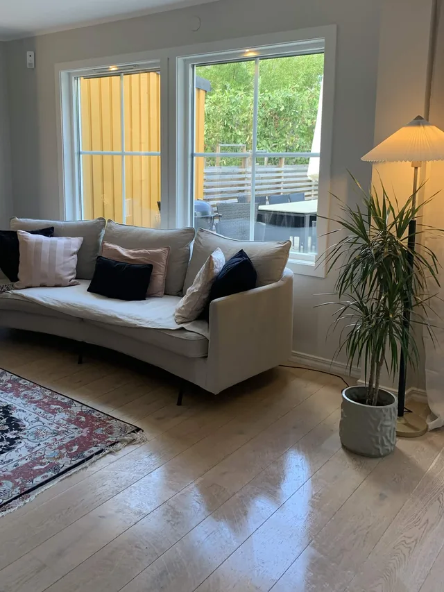 Living room in the home on Lidingö where Renaly cleans every Friday